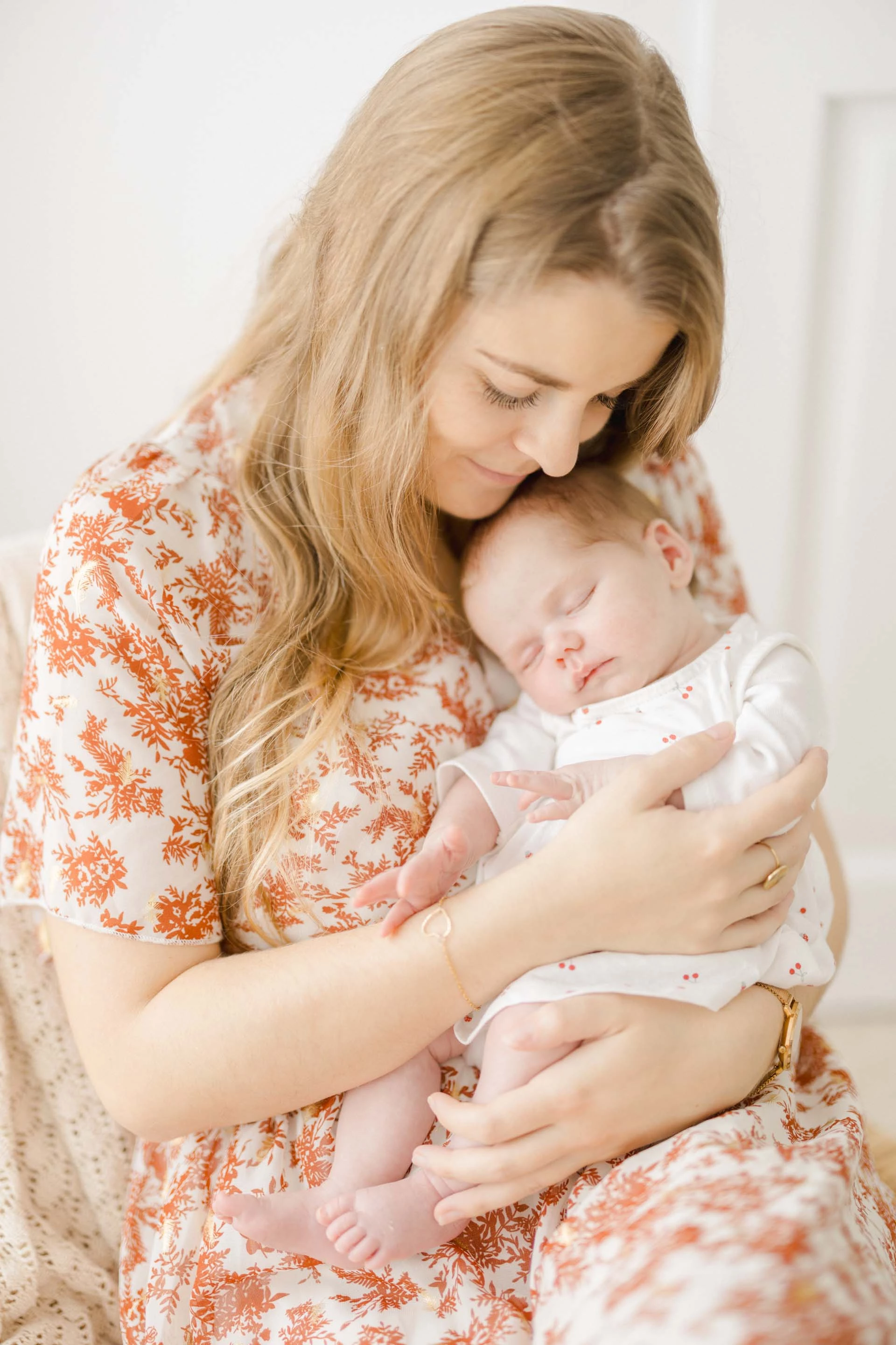 bonheur main sourire enfant robe